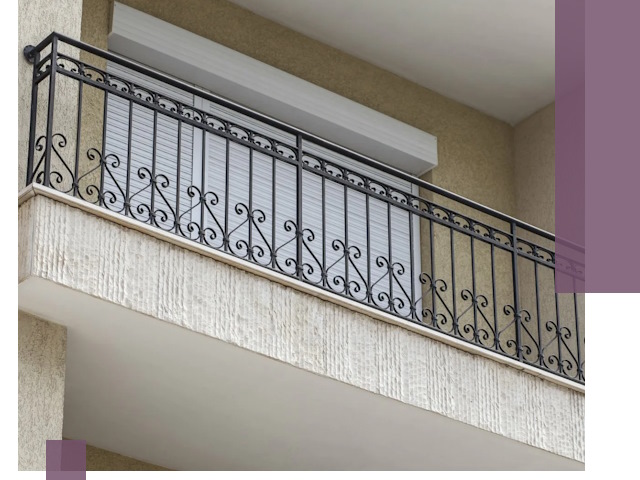 Балконные ограждения из металла и стекла в Колпине для домов