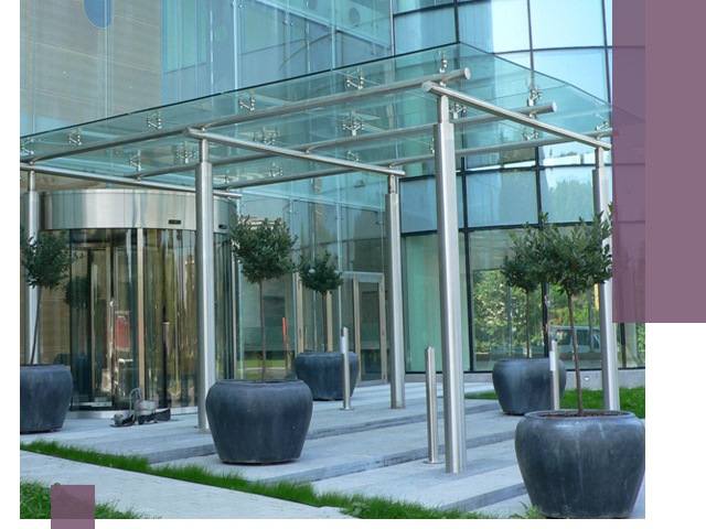 Навесы из стекла на заказ в Колпине — монтаж и установка